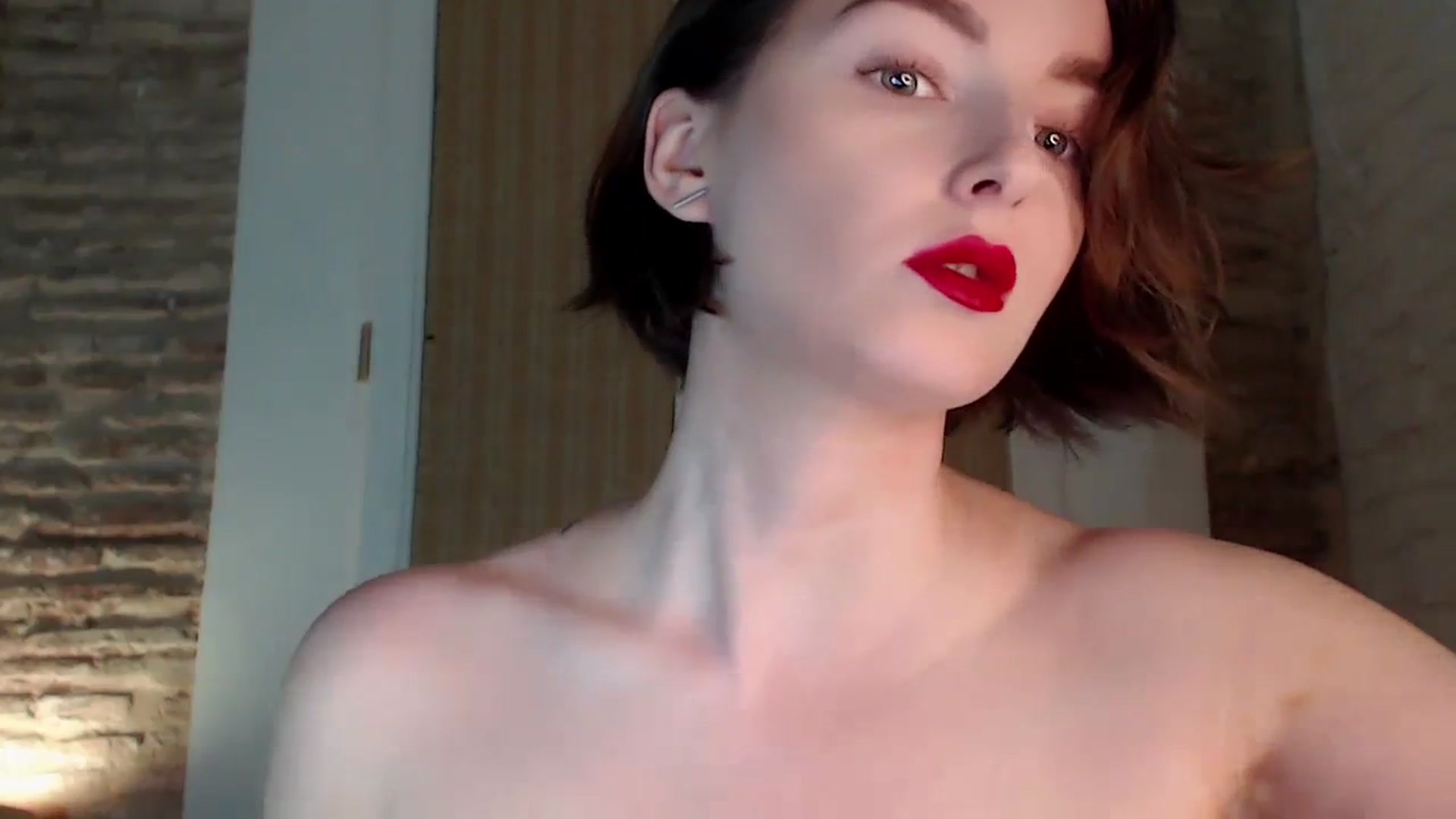 Gallery image thumbnail from Red_Lips_Girl's myfreecams stream on, 10/09/2023, 19:19 image 4 of 20