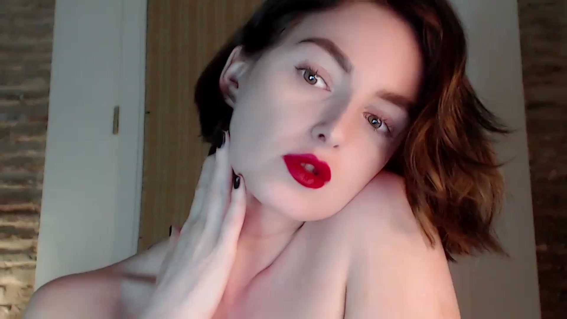 Gallery image thumbnail from Red_Lips_Girl's myfreecams stream on, 10/09/2023, 19:19 image 16 of 20