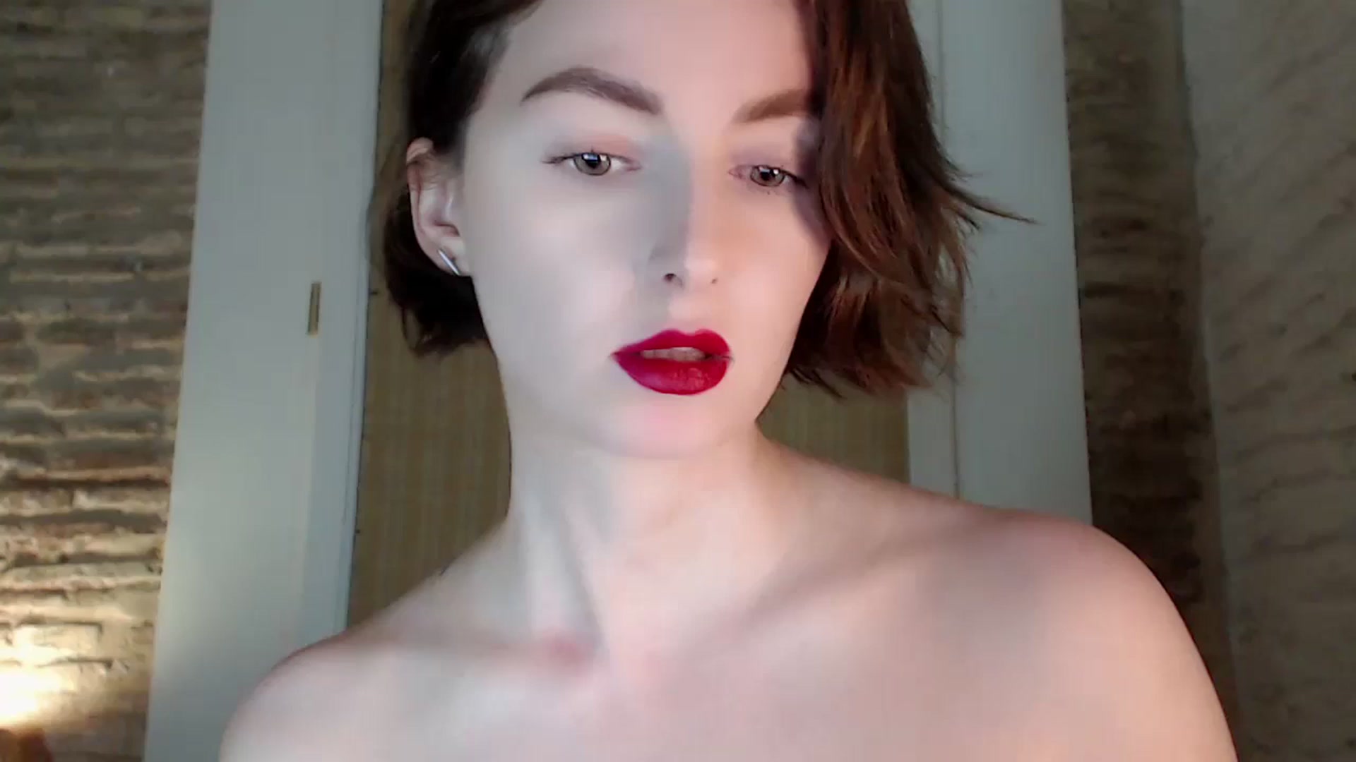 Gallery image thumbnail from Red_Lips_Girl's myfreecams stream on, 10/09/2023, 22:19 image 6 of 20