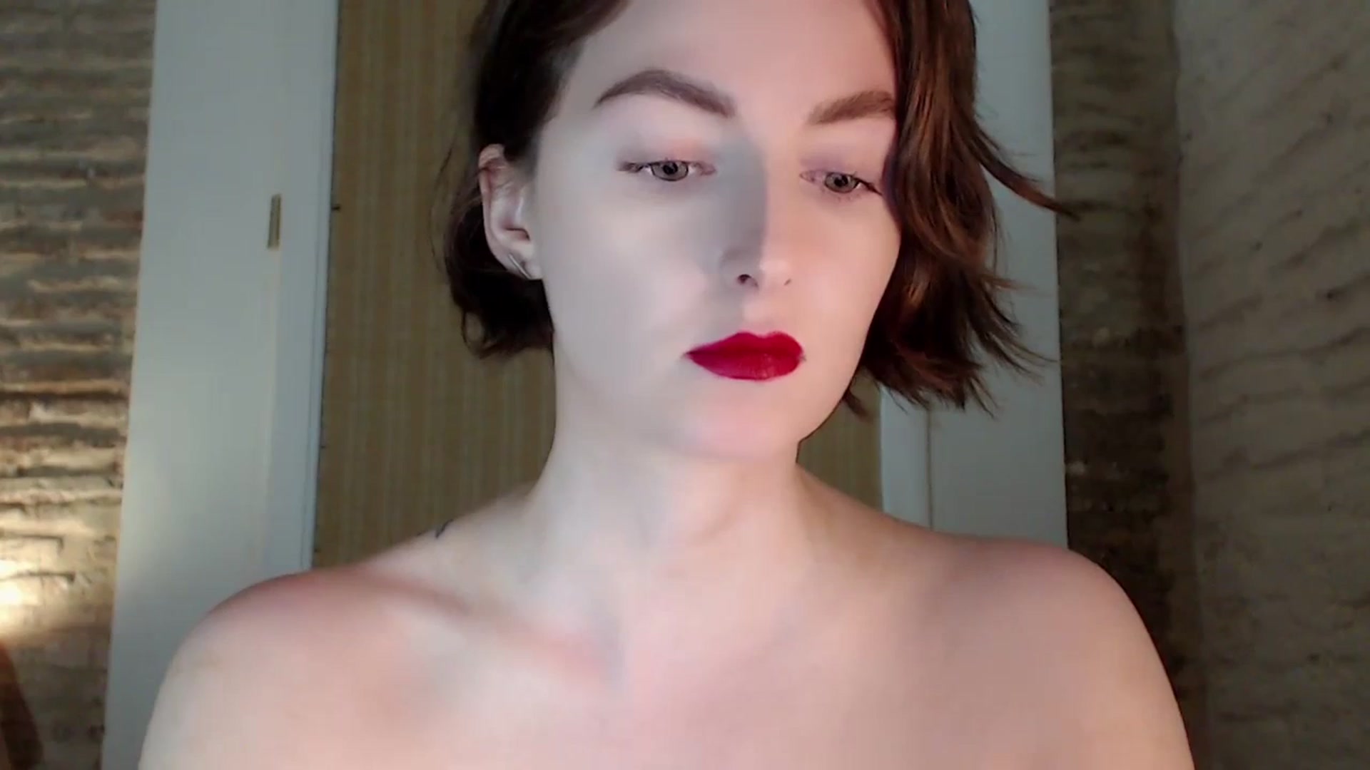 Gallery image thumbnail from Red_Lips_Girl's myfreecams stream on, 10/09/2023, 22:19 image 9 of 20