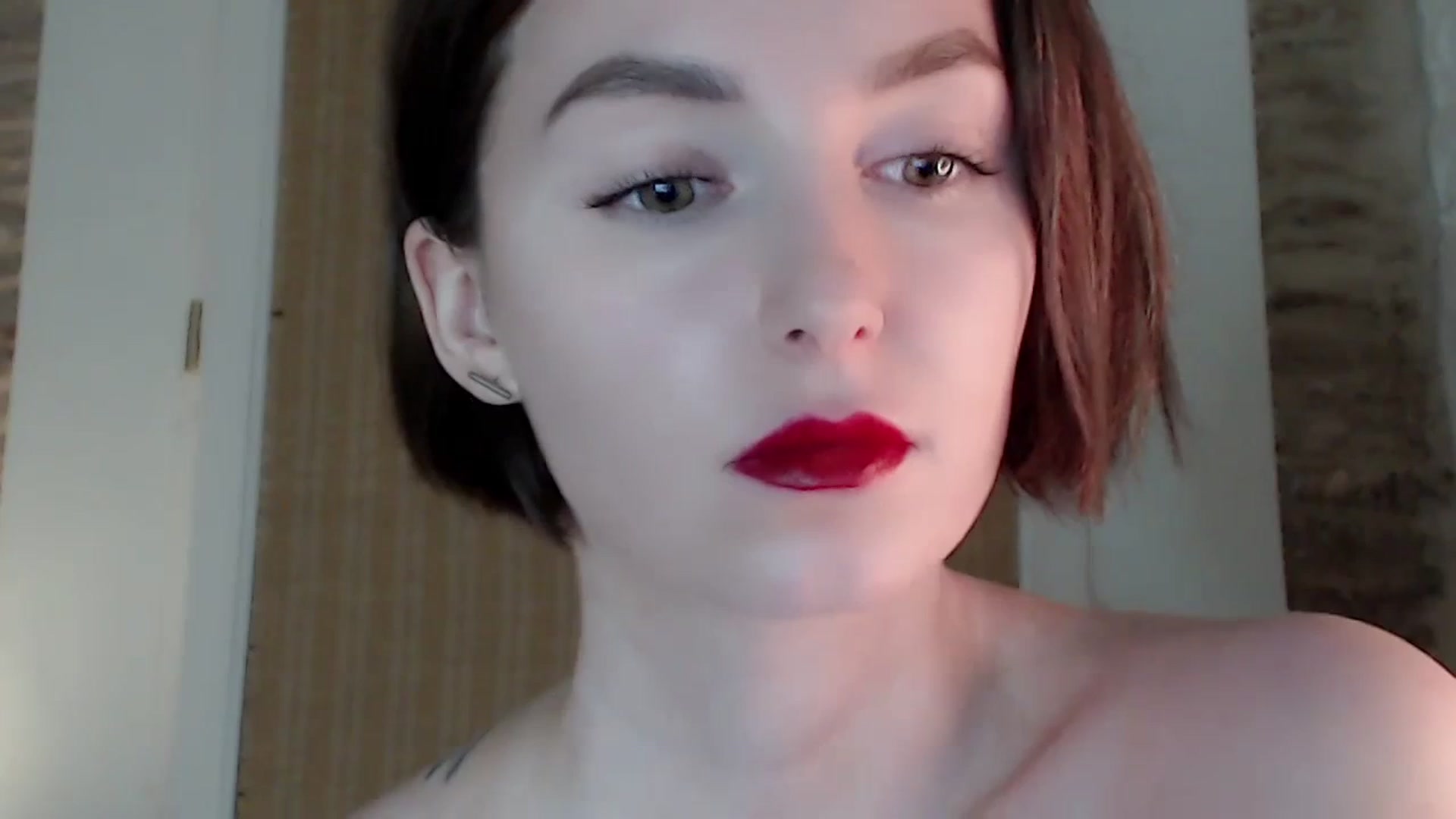 Gallery image thumbnail from Red_Lips_Girl's myfreecams stream on, 10/10/2023, 23:13 image 16 of 20
