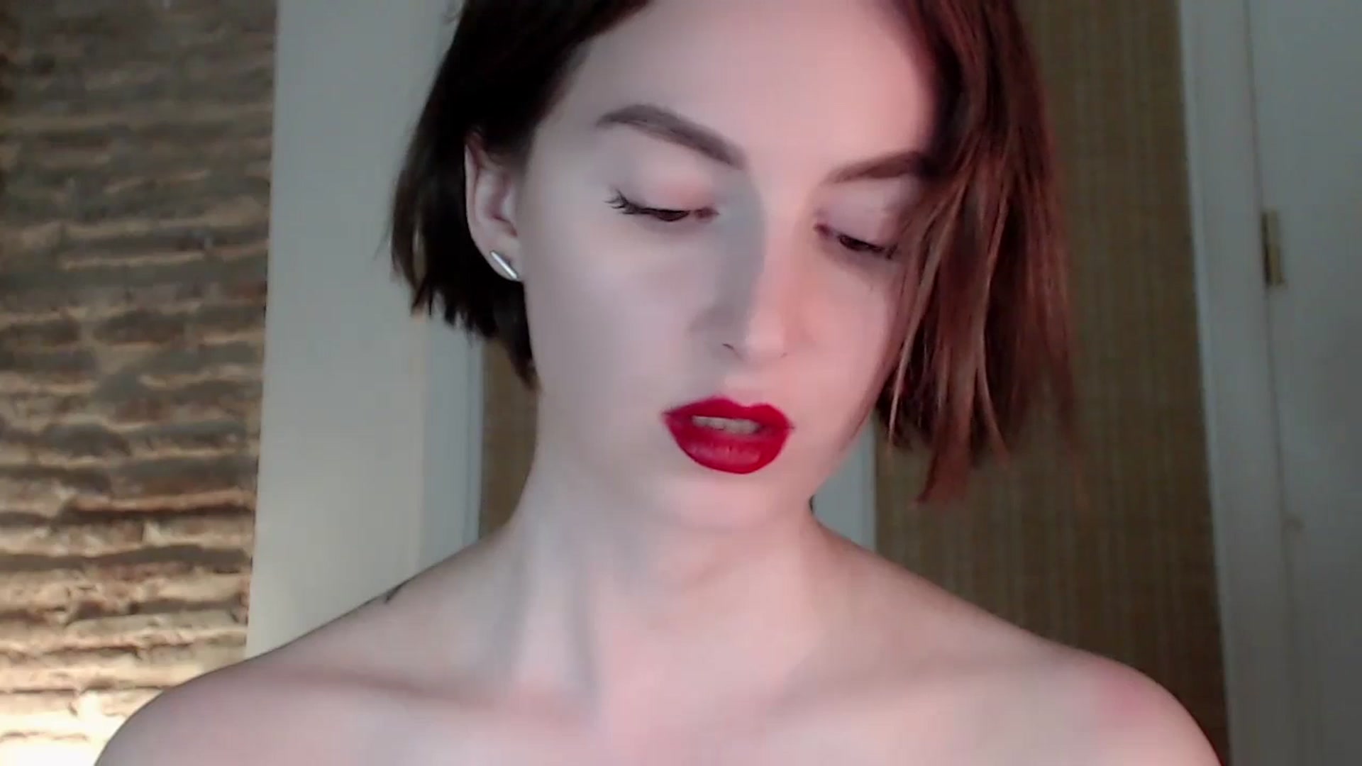 Gallery image thumbnail from Red_Lips_Girl's myfreecams stream on, 10/10/2023, 23:13 image 7 of 20