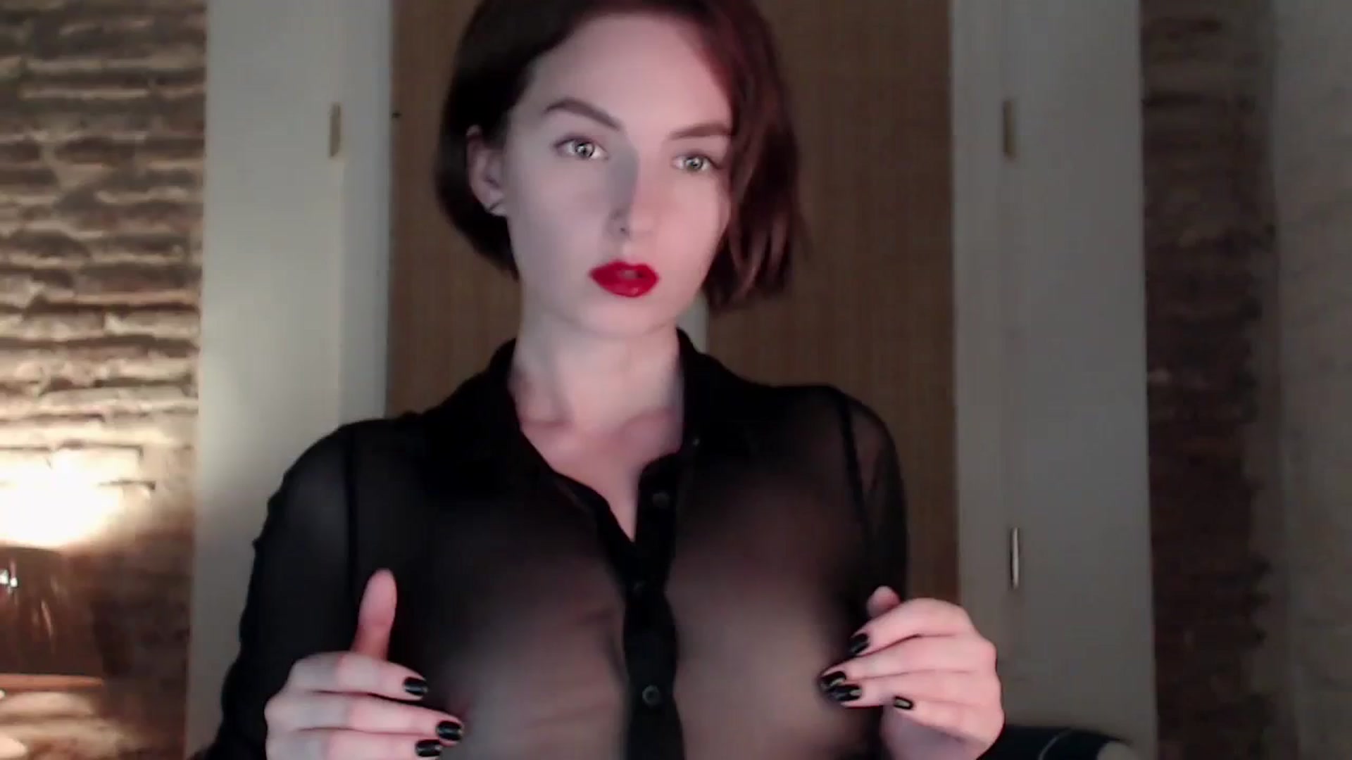 Gallery image thumbnail from Red_Lips_Girl's myfreecams stream on, 10/10/2023, 23:13 image 1 of 20