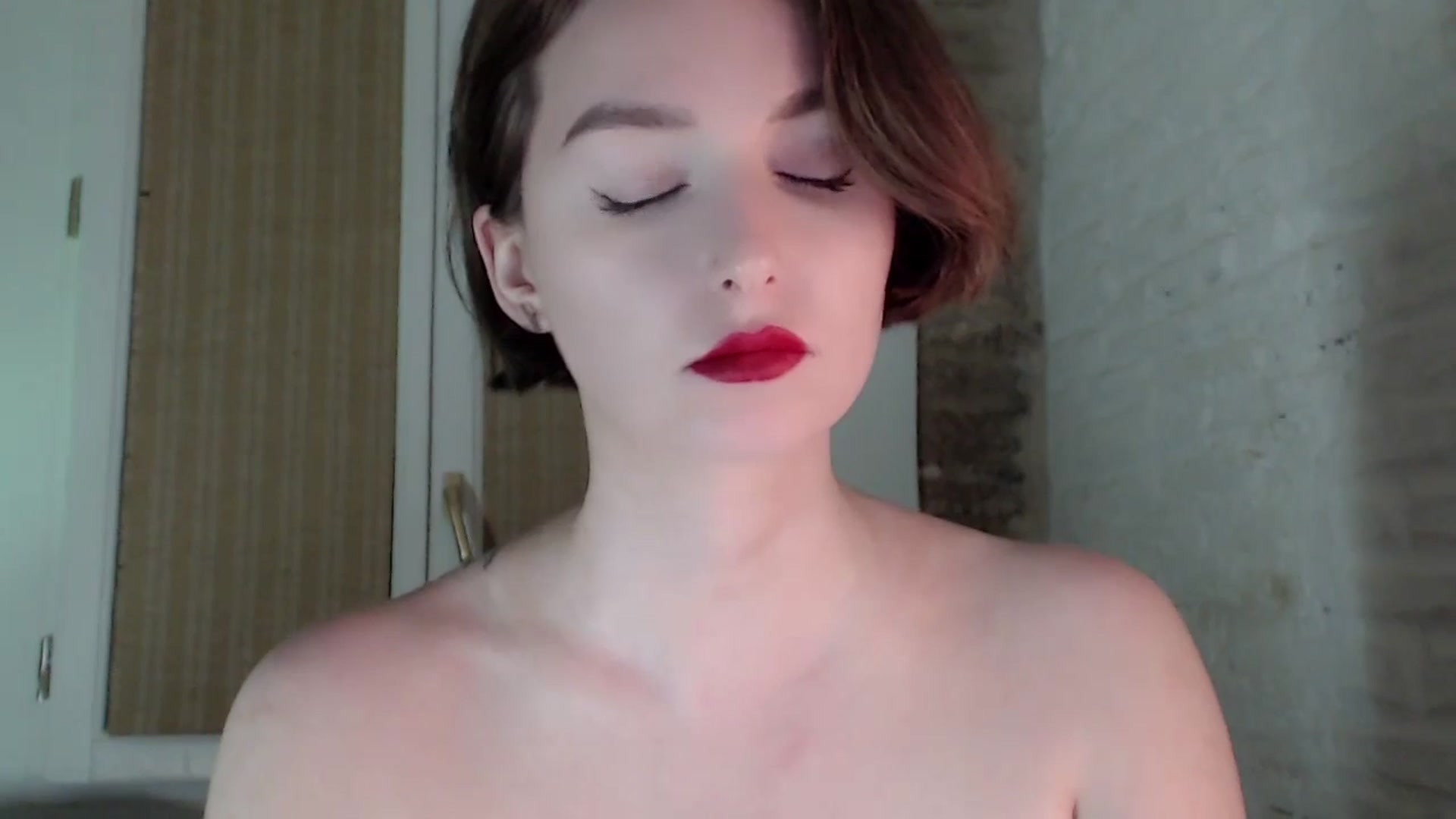 Gallery image thumbnail from Red_Lips_Girl's myfreecams stream on, 10/23/2023, 23:01 image 13 of 20
