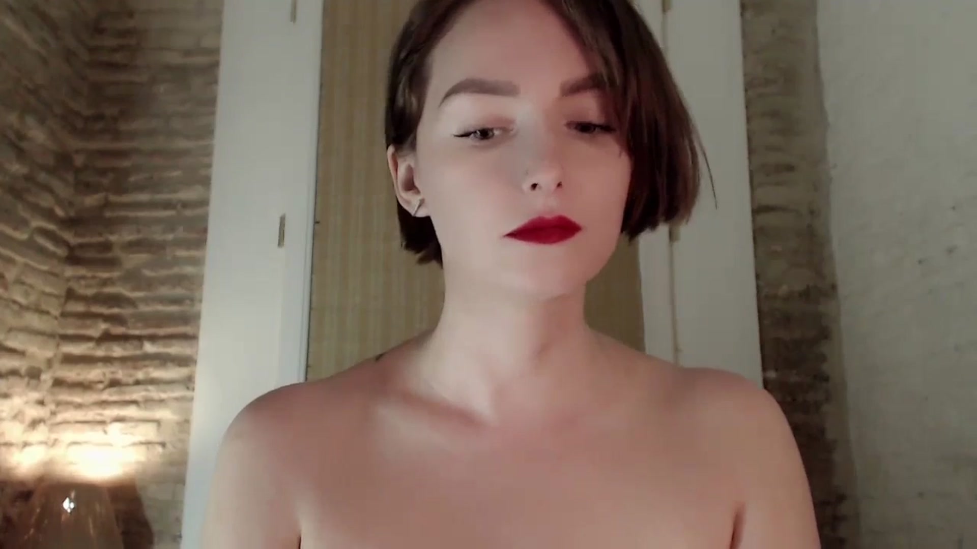 Gallery image thumbnail from Red_Lips_Girl's myfreecams stream on, 10/26/2023, 20:28 image 10 of 20