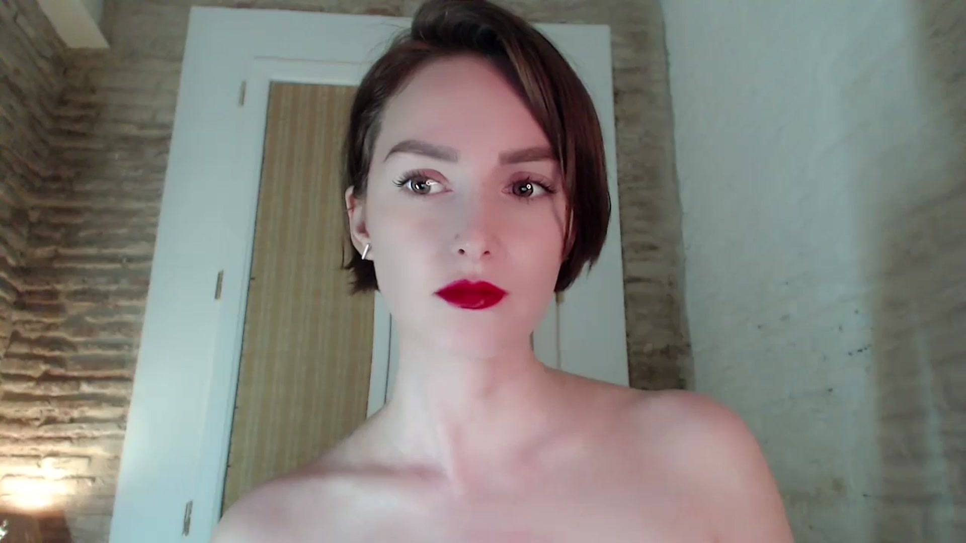 Gallery image thumbnail from Red_Lips_Girl's myfreecams stream on, 10/26/2023, 22:03 image 10 of 20