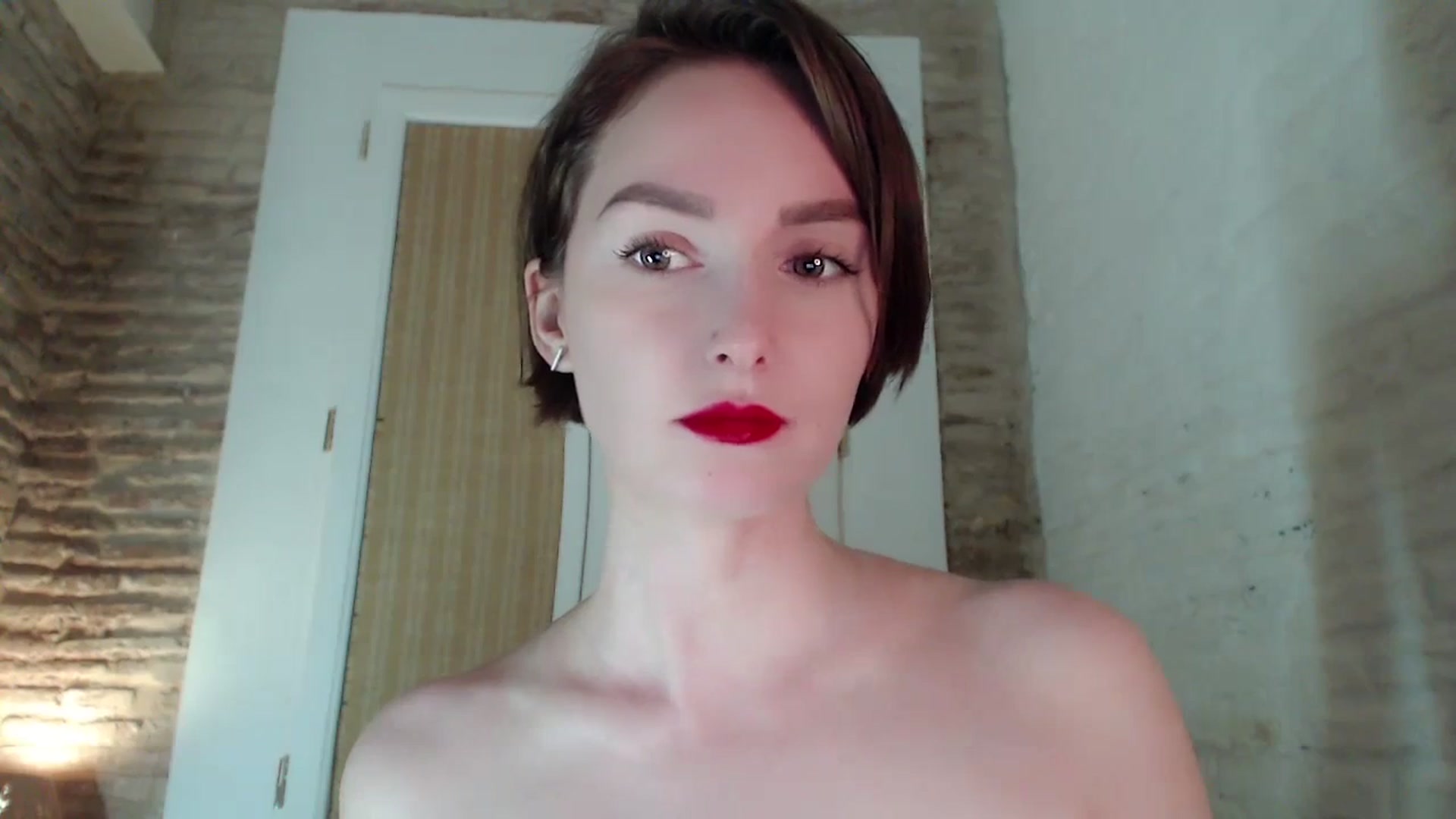 Gallery image thumbnail from Red_Lips_Girl's myfreecams stream on, 10/26/2023, 22:03 image 9 of 20
