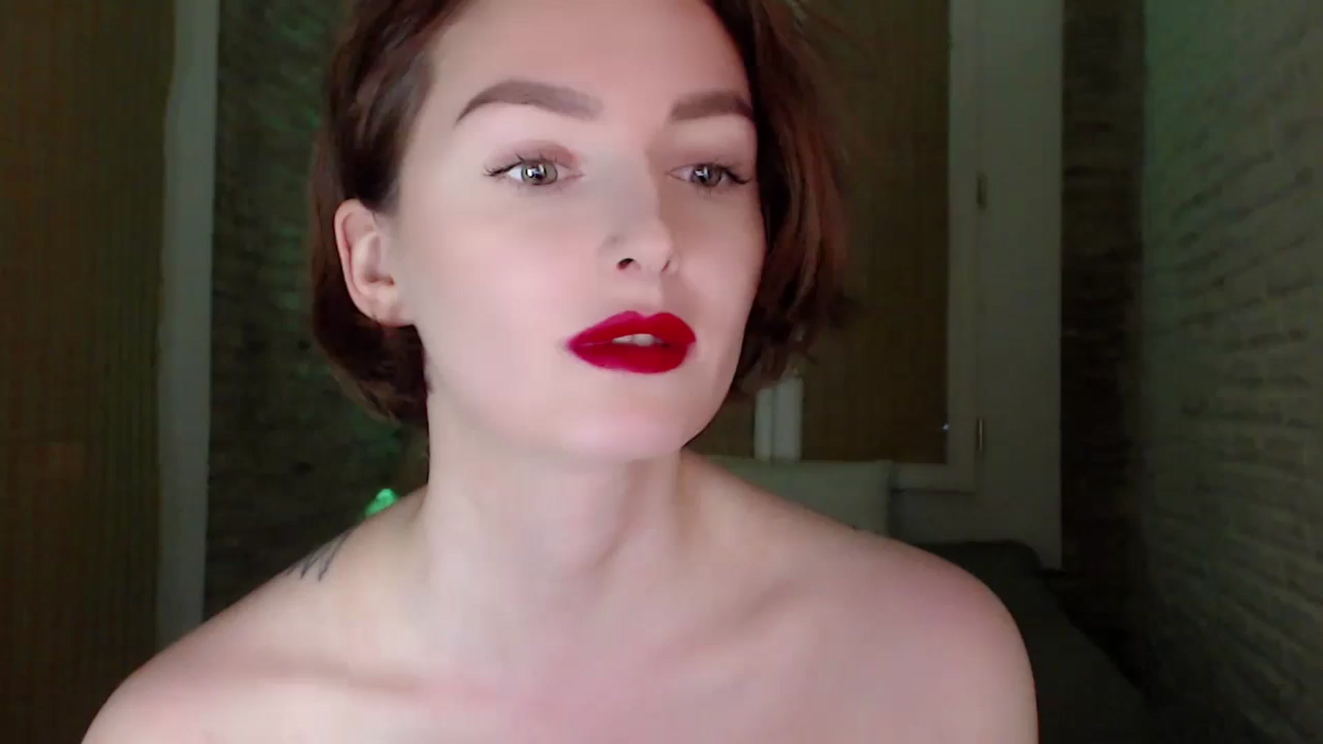 Gallery image thumbnail from Red_Lips_Girl's myfreecams stream on, 11/21/2023, 19:59 image 1 of 20