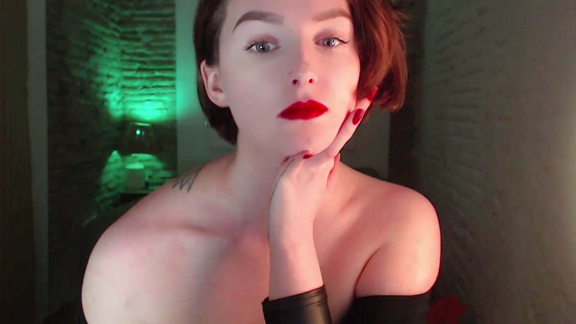 Gallery image thumbnail from Red_Lips_Girl's myfreecams stream on, 11/21/2023, 22:58 image 5 of 20