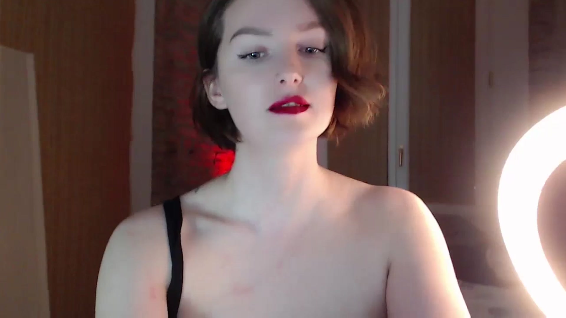 Gallery image thumbnail from Red_Lips_Girl's myfreecams stream on, 12/27/2023, 03:12 image 12 of 20