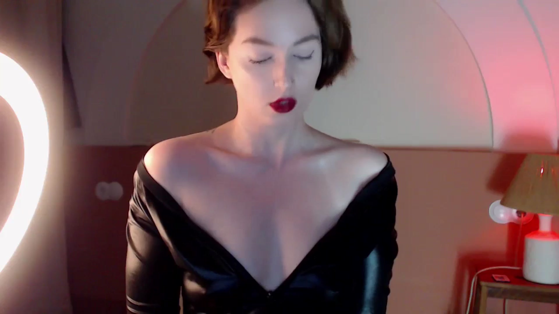 Gallery image thumbnail from Red_Lips_Girl's myfreecams stream on, 01/13/2024, 20:53 image 11 of 20