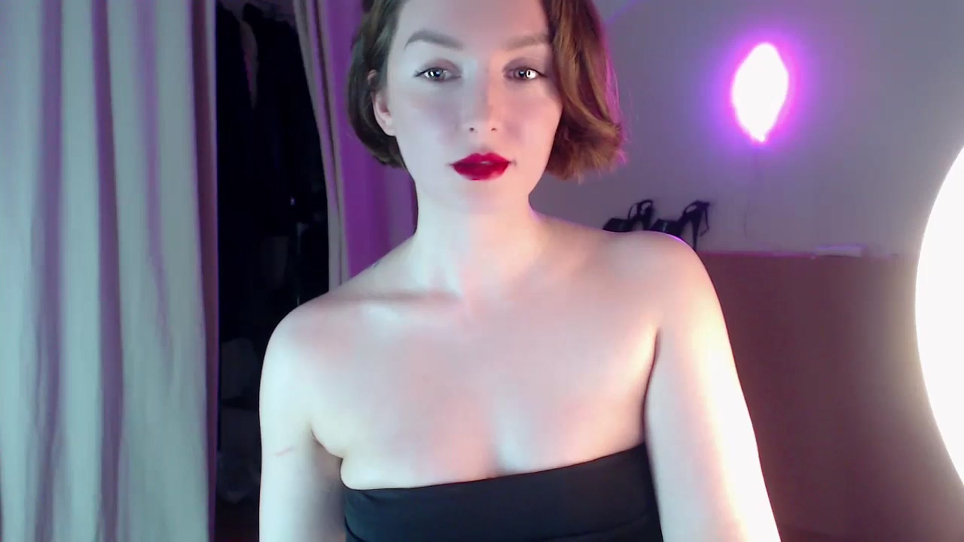 Gallery image thumbnail from Red_Lips_Girl's myfreecams stream on, 02/01/2024, 01:03 image 15 of 20