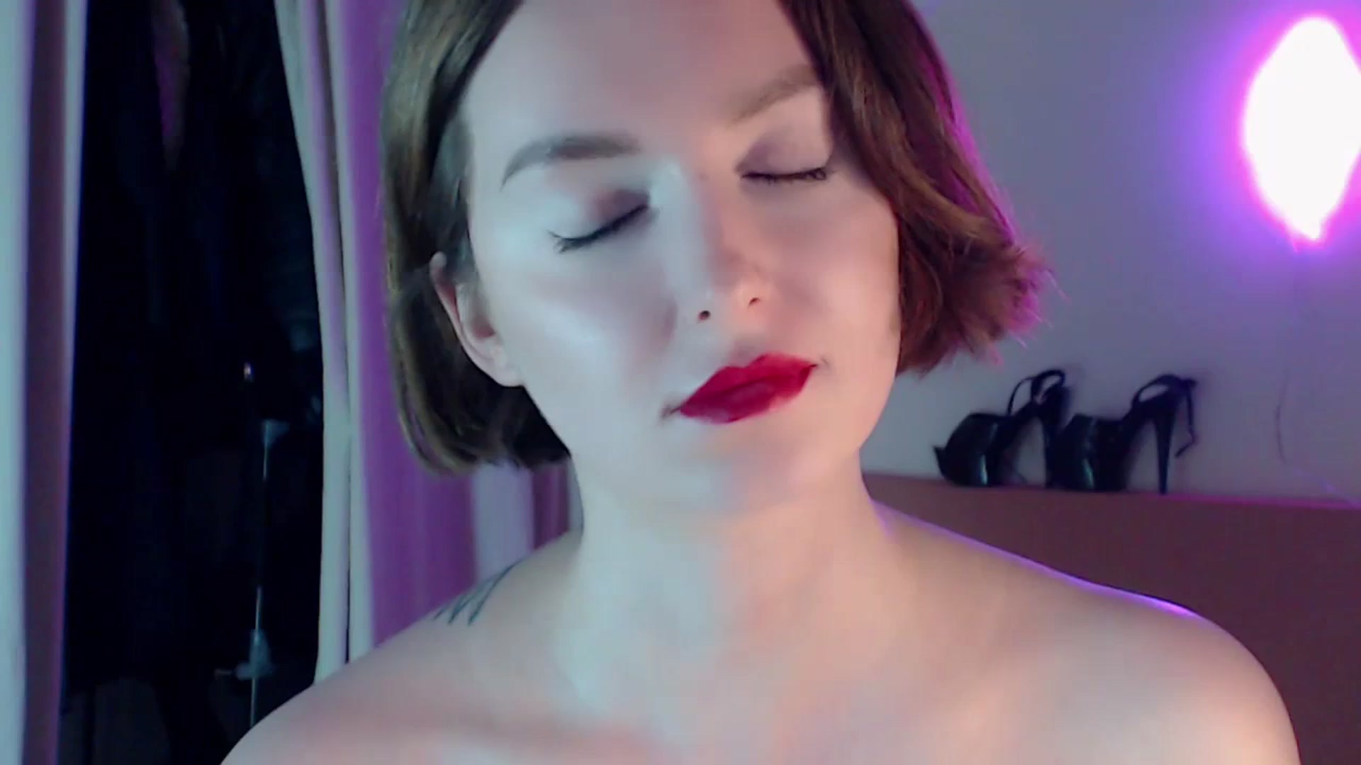 Gallery image thumbnail from Red_Lips_Girl's myfreecams stream on, 02/01/2024, 02:28 image 16 of 20