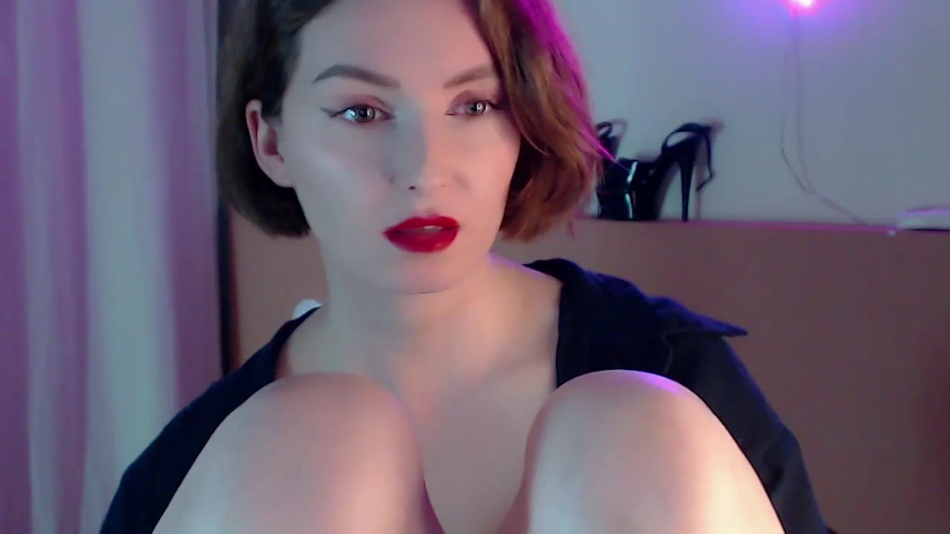 Gallery image thumbnail from Red_Lips_Girl's myfreecams stream on, 02/13/2024, 24:33 image 15 of 20