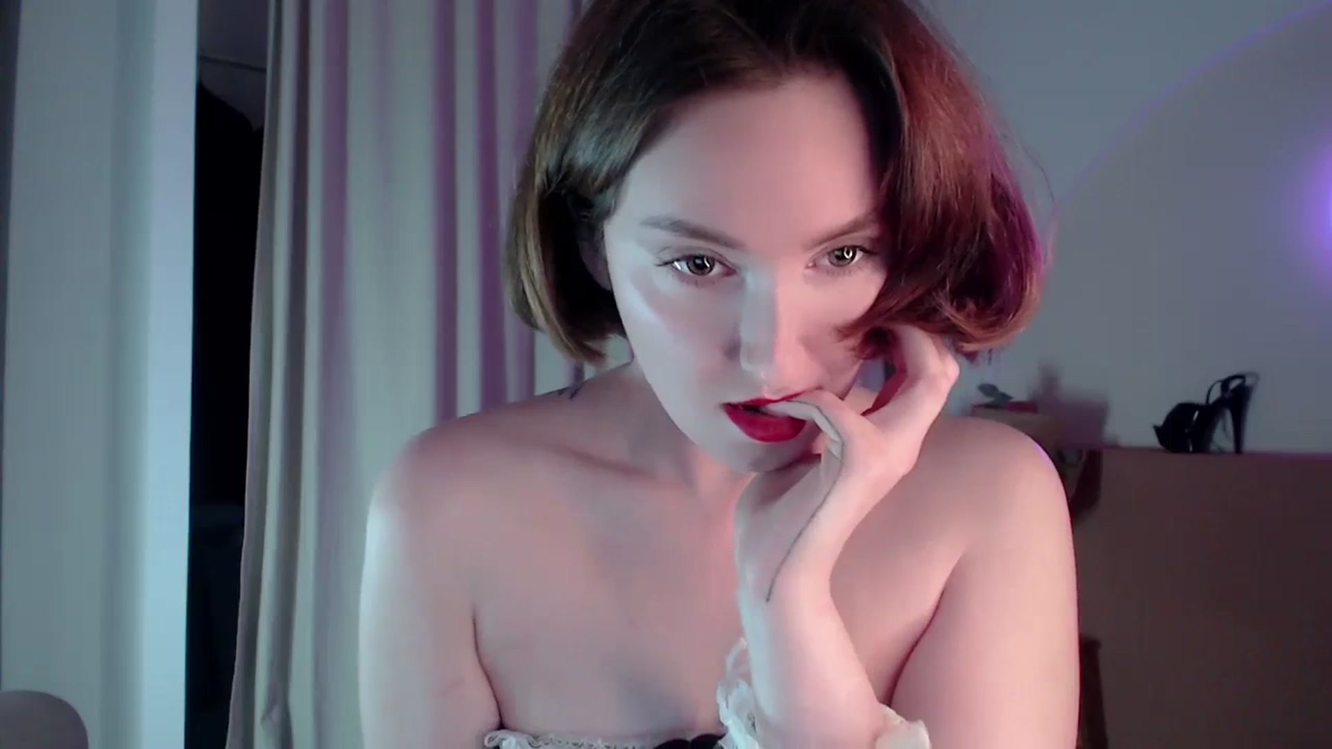 Gallery image thumbnail from Red_Lips_Girl's myfreecams stream on, 02/22/2024, 01:56 image 7 of 20