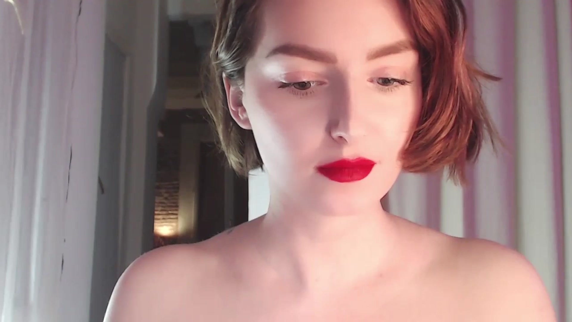 Gallery image thumbnail from Red_Lips_Girl's myfreecams stream on, 03/15/2024, 01:40 image 9 of 20