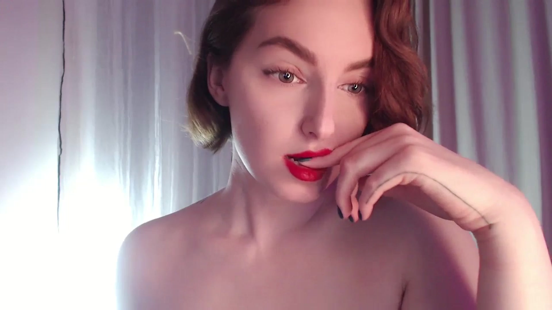 Gallery image thumbnail from Red_Lips_Girl's myfreecams stream on, 03/21/2024, 04:37 image 15 of 20