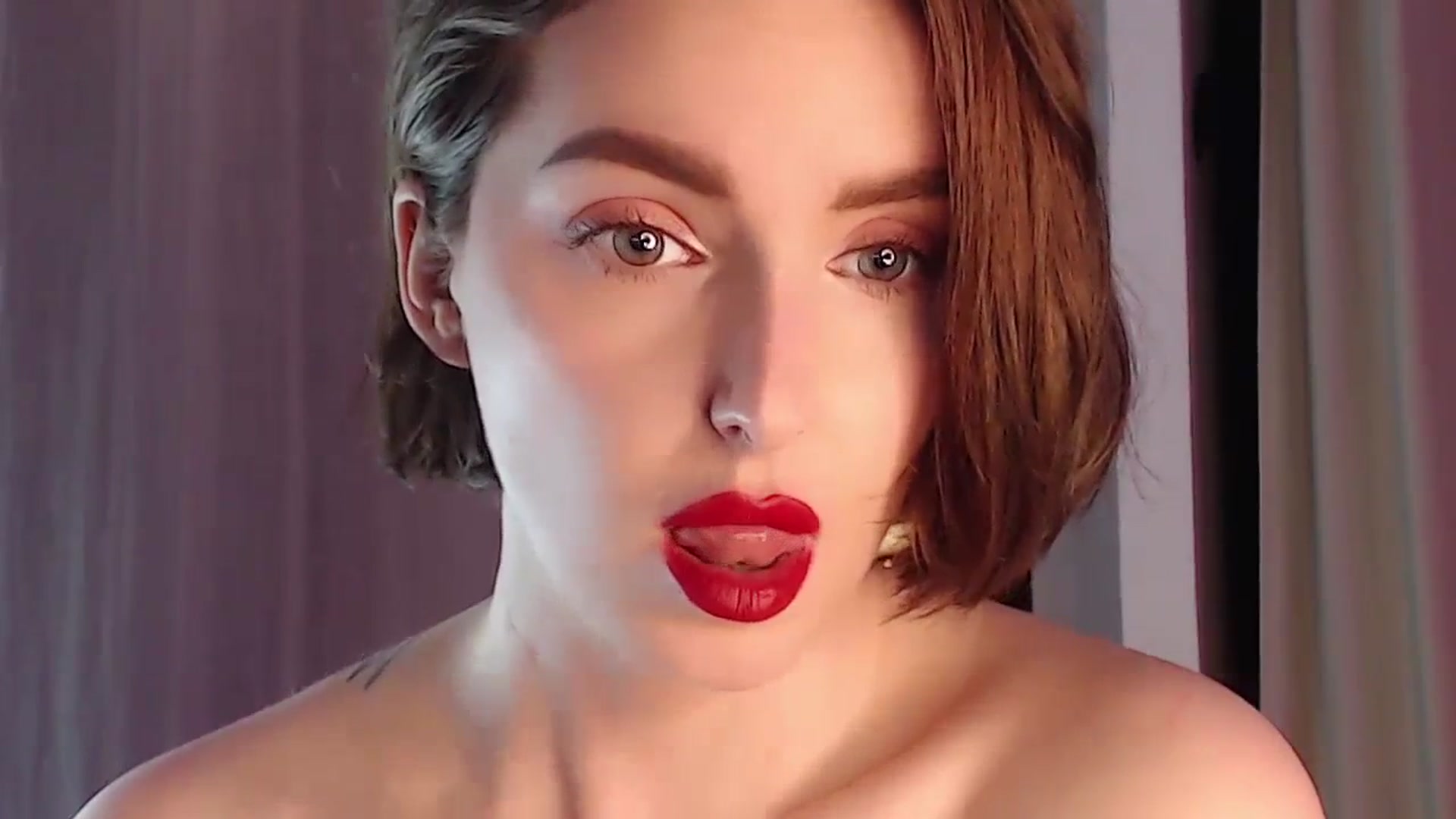 Gallery image thumbnail from Red_Lips_Girl's myfreecams stream on, 04/01/2024, 24:01 image 14 of 20