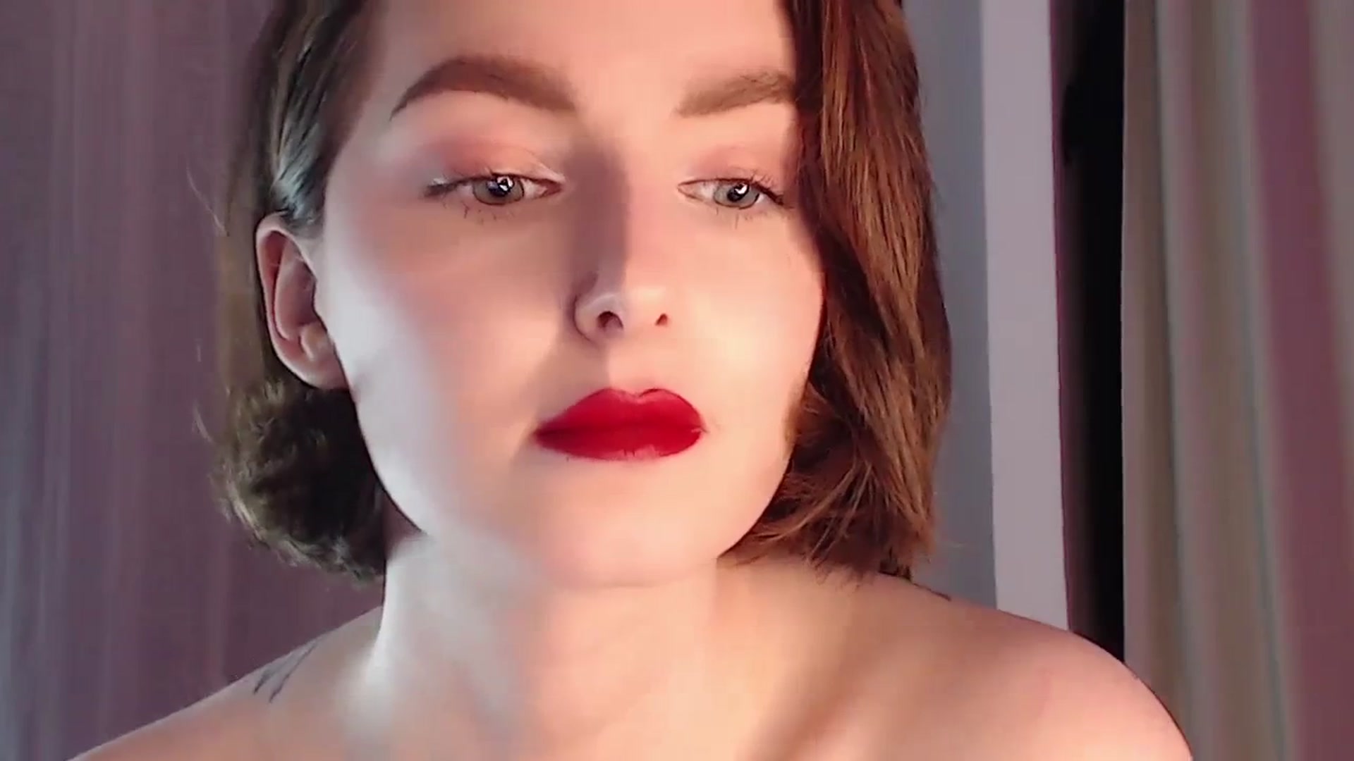 Gallery image thumbnail from Red_Lips_Girl's myfreecams stream on, 04/01/2024, 24:01 image 9 of 20