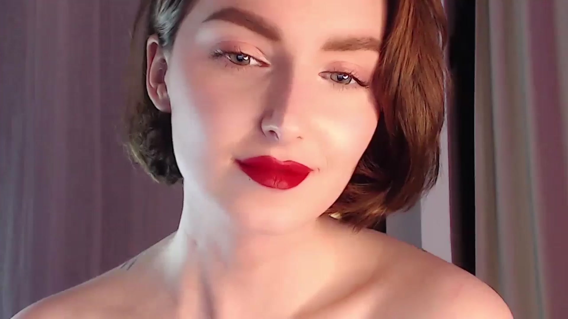 Gallery image thumbnail from Red_Lips_Girl's myfreecams stream on, 04/01/2024, 24:01 image 11 of 20