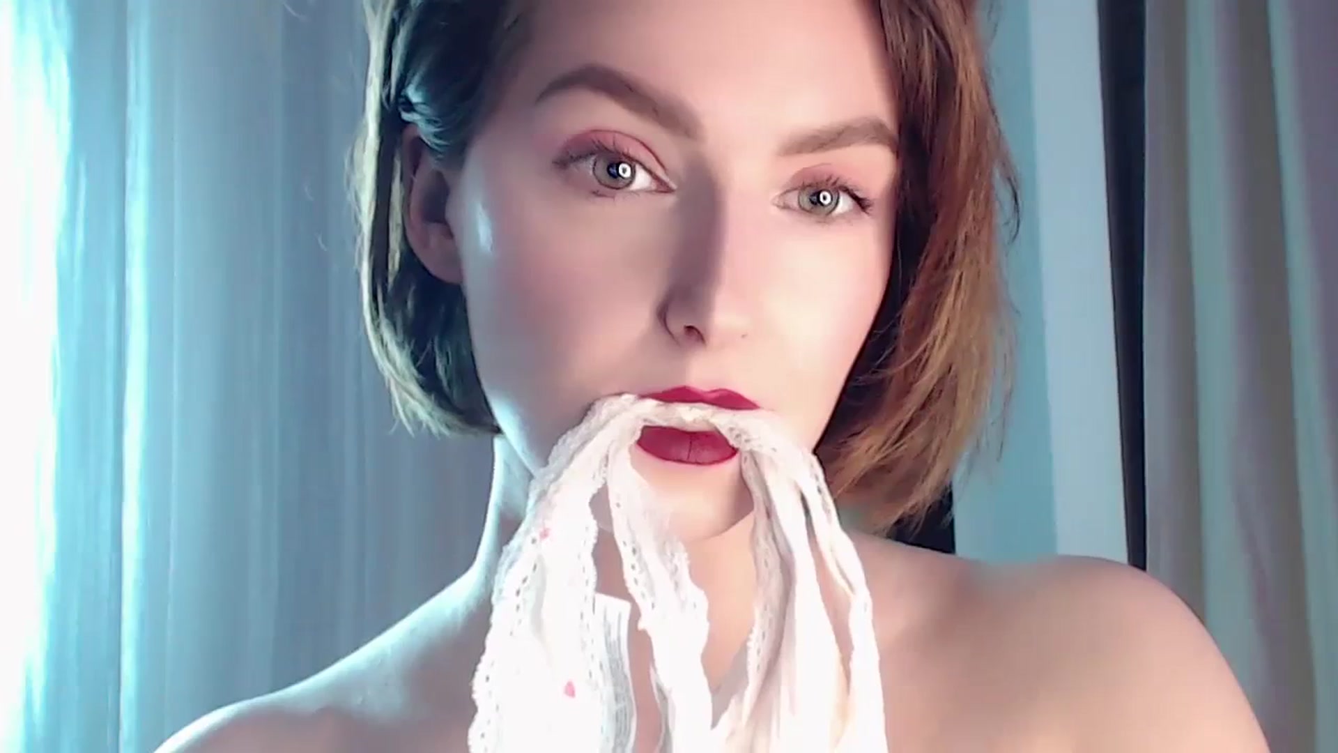 Gallery image thumbnail from Red_Lips_Girl's myfreecams stream on, 04/14/2024, 23:48 image 15 of 20