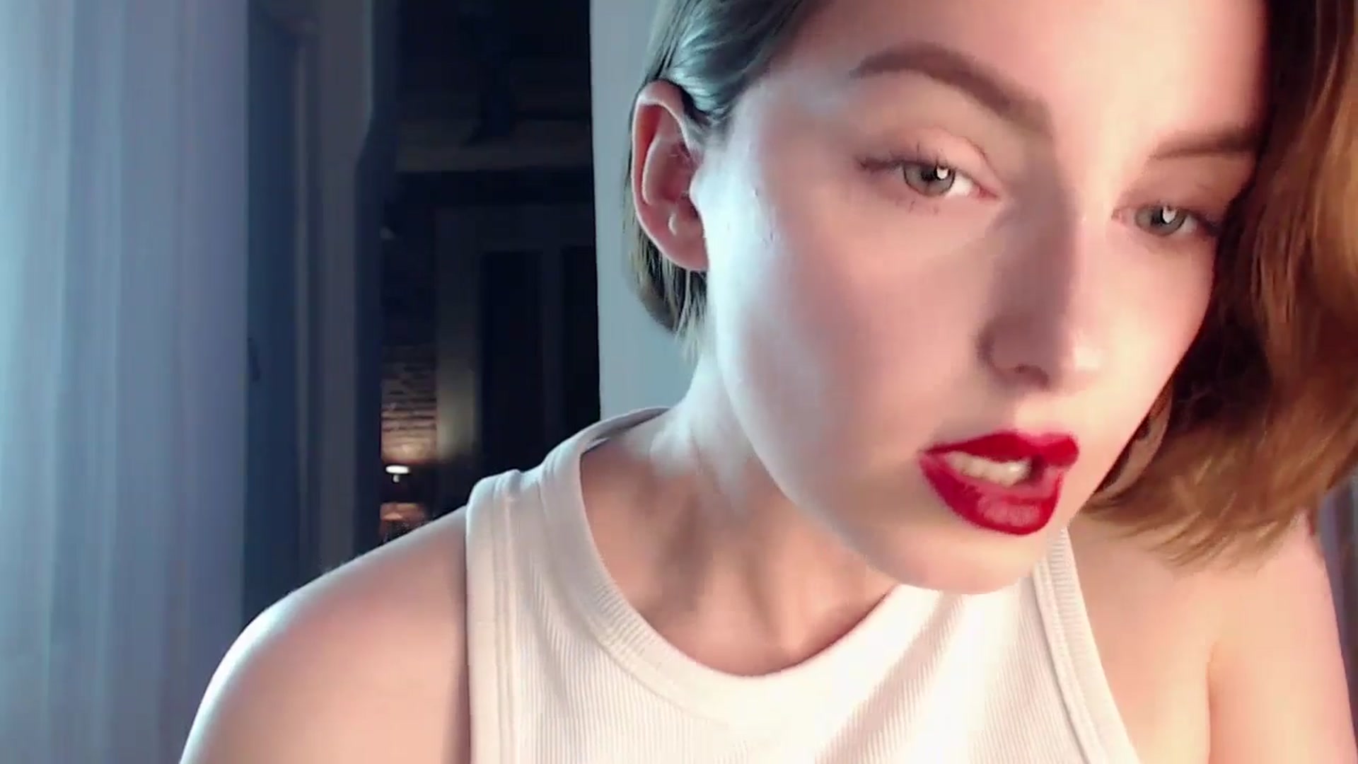 Gallery image thumbnail from Red_Lips_Girl's myfreecams stream on, 04/16/2024, 01:13 image 17 of 20