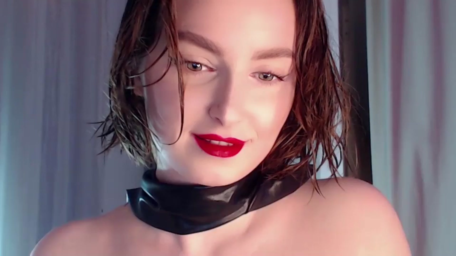 Gallery image thumbnail from Red_Lips_Girl's myfreecams stream on, 04/25/2024, 21:56 image 1 of 20