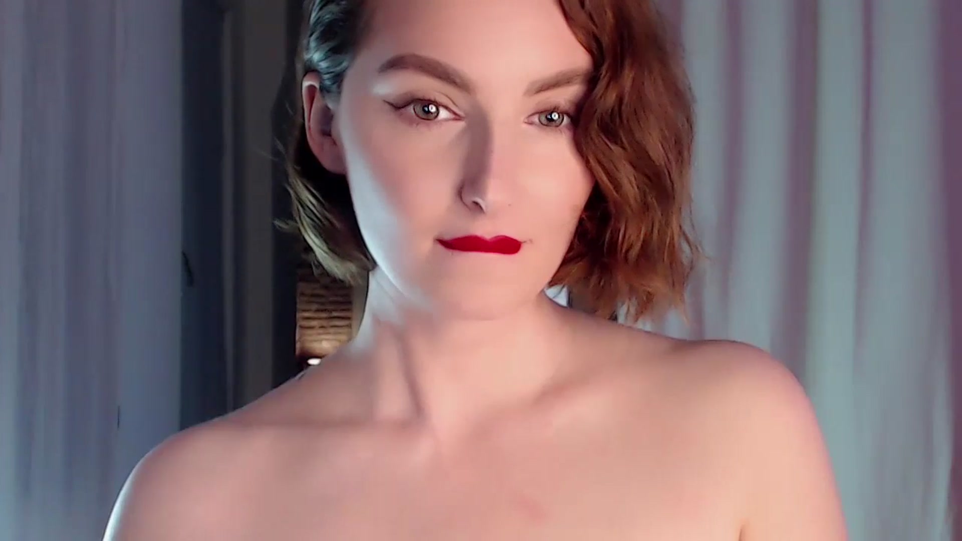 Gallery image thumbnail from Red_Lips_Girl's myfreecams stream on, 04/25/2024, 21:56 image 10 of 20