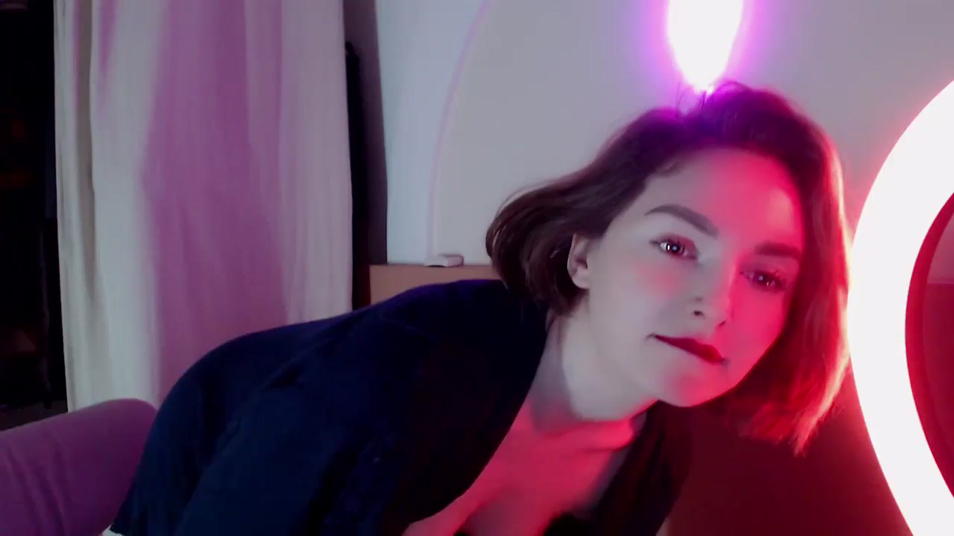 Gallery image thumbnail from Red_Lips_Girl's myfreecams stream on, 04/29/2024, 24:28 image 1 of 20