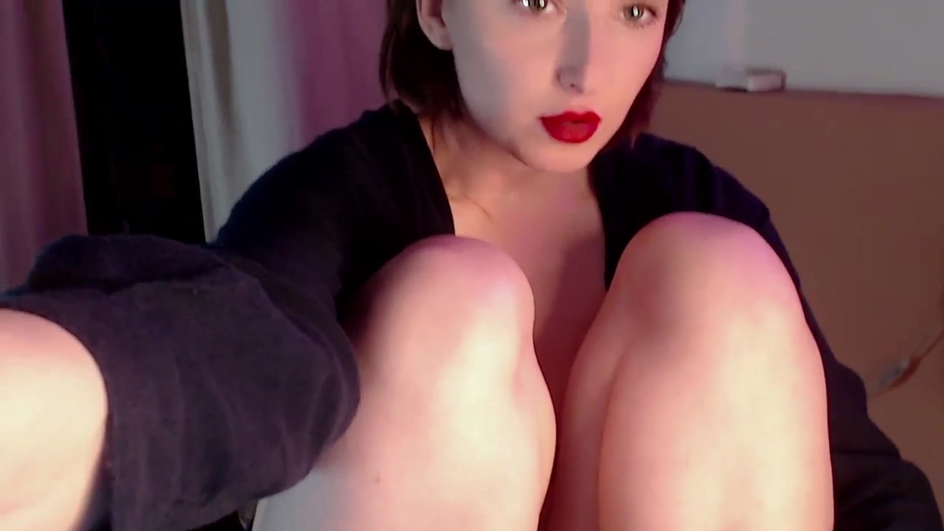 Gallery image thumbnail from Red_Lips_Girl's myfreecams stream on, 04/29/2024, 24:28 image 3 of 20