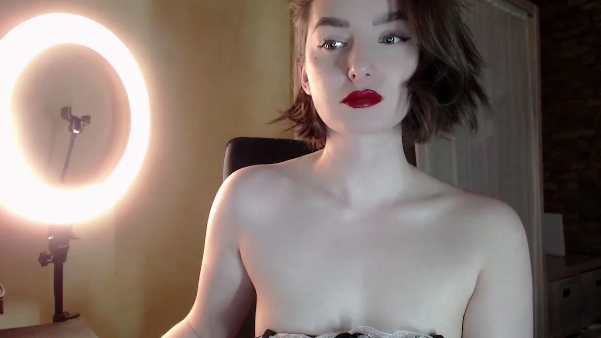 Gallery image thumbnail from Red_Lips_Girl's myfreecams stream on, 05/13/2024, 20:21 image 9 of 20