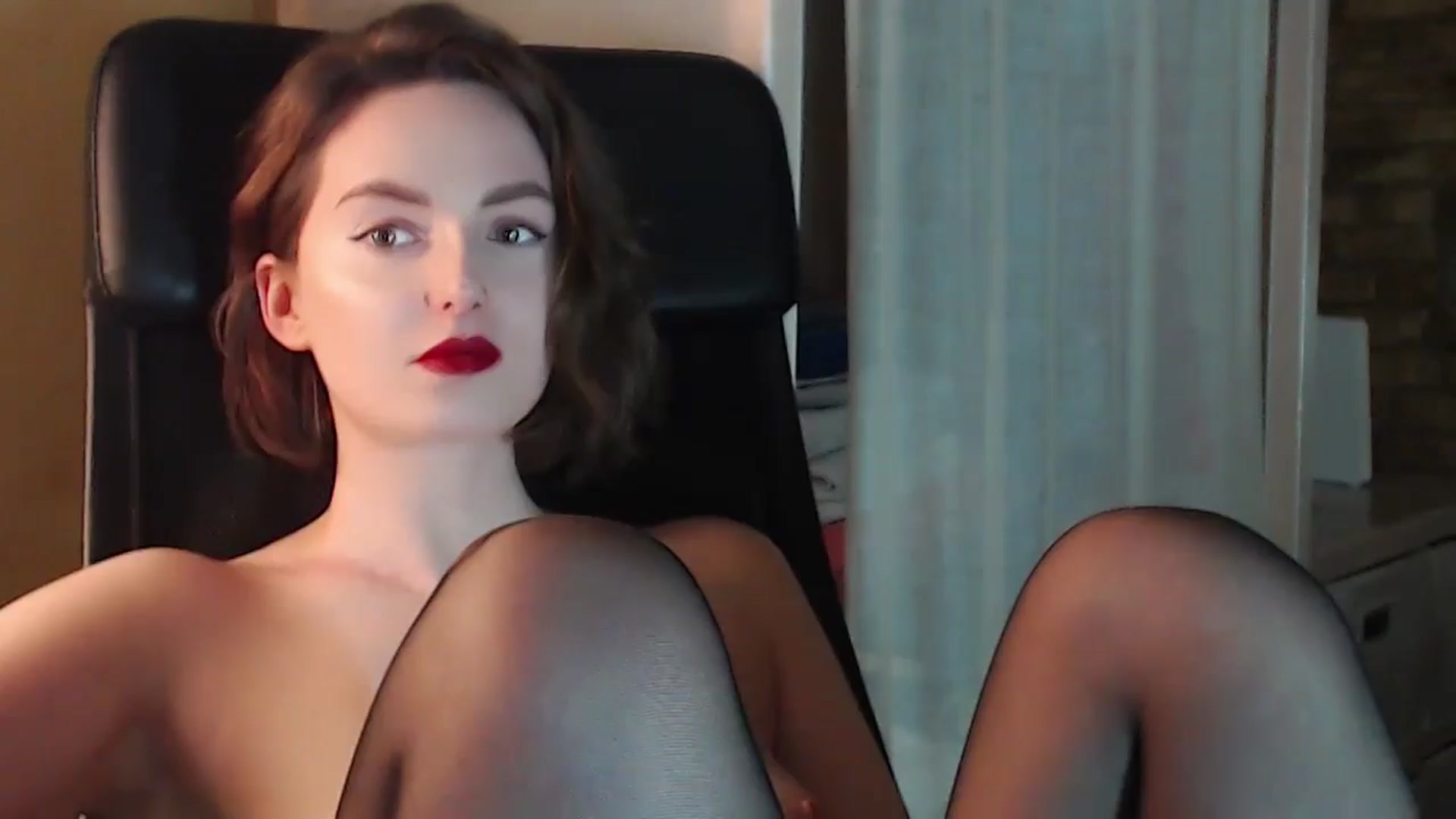 Gallery image thumbnail from Red_Lips_Girl's myfreecams stream on, 05/14/2024, 20:51 image 14 of 20