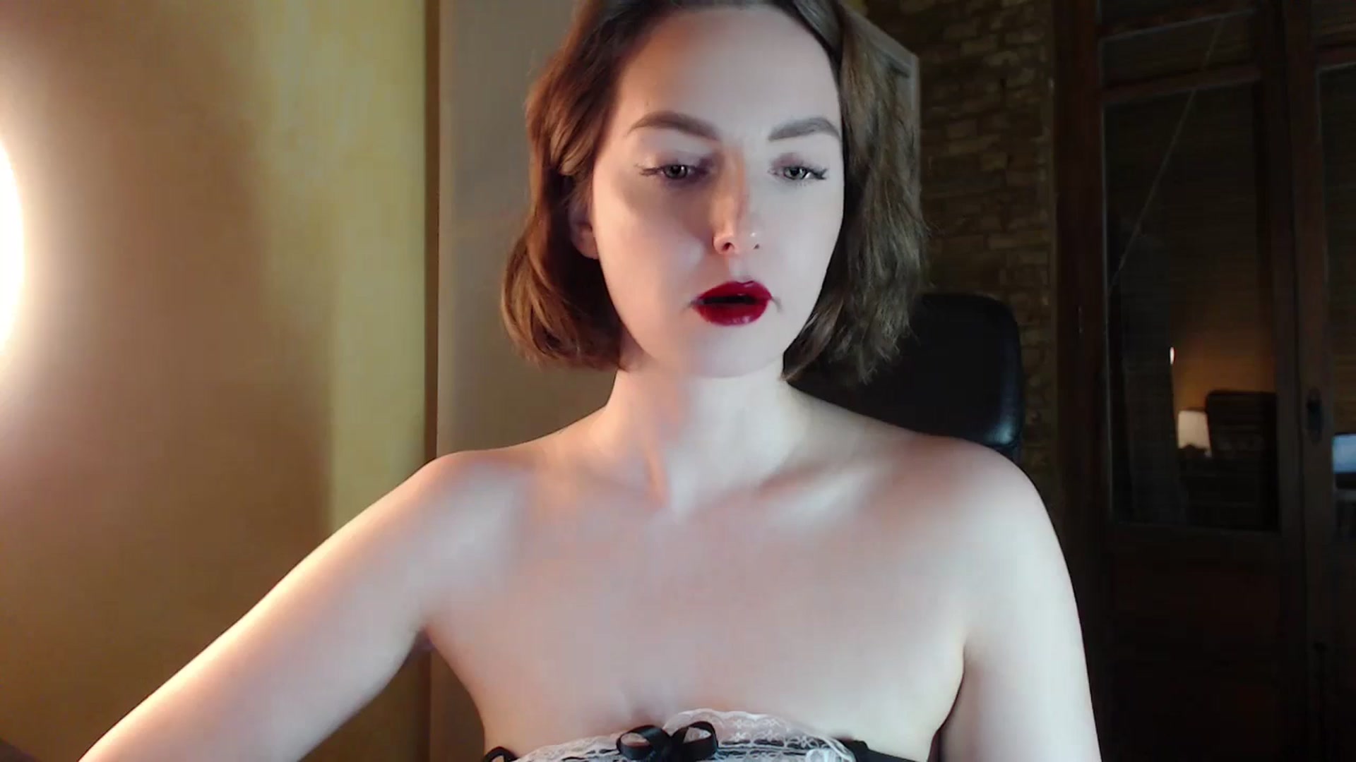 Gallery image thumbnail from Red_Lips_Girl's myfreecams stream on, 05/14/2024, 23:18 image 16 of 20