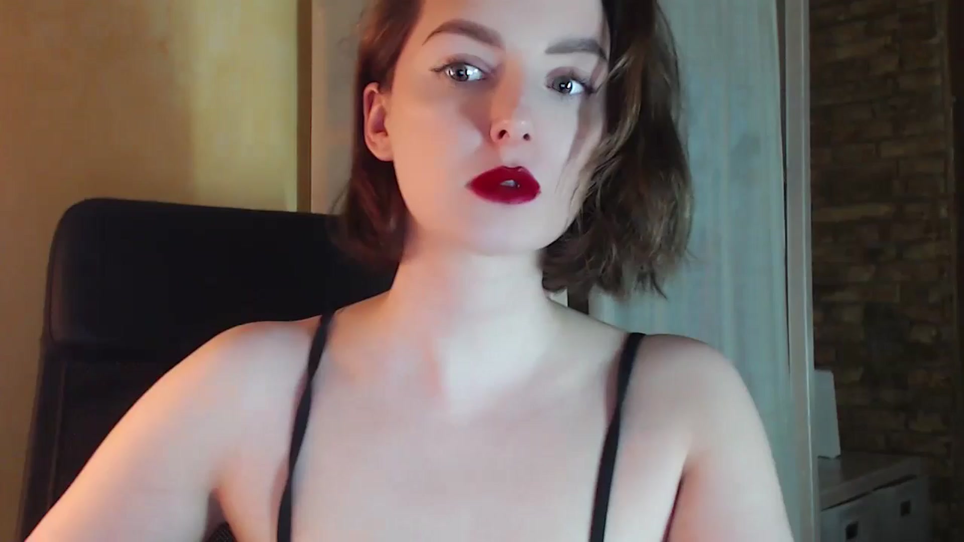 Gallery image thumbnail from Red_Lips_Girl's myfreecams stream on, 05/14/2024, 23:18 image 1 of 20