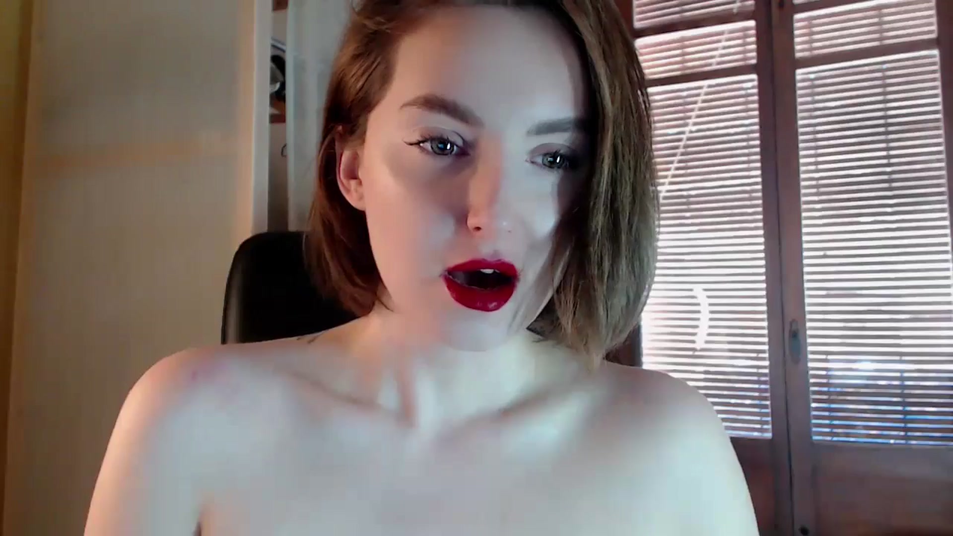 Gallery image thumbnail from Red_Lips_Girl's myfreecams stream on, 05/15/2024, 14:51 image 15 of 20