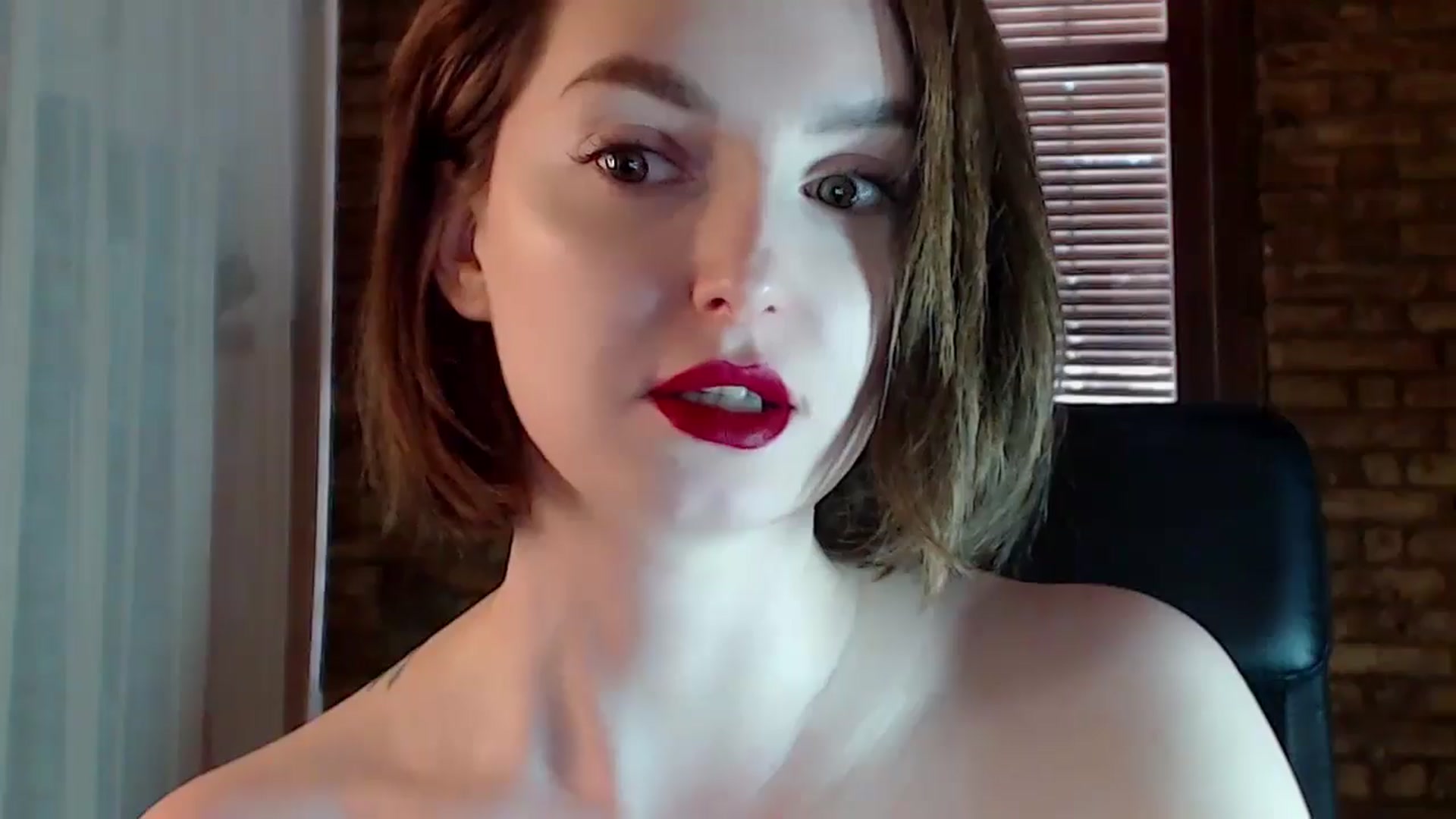 Gallery image thumbnail from Red_Lips_Girl's myfreecams stream on, 05/15/2024, 15:37 image 14 of 20