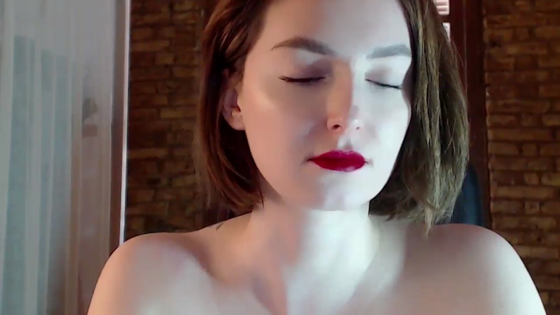 Gallery image thumbnail from Red_Lips_Girl's myfreecams stream on, 05/15/2024, 15:37 image 15 of 20