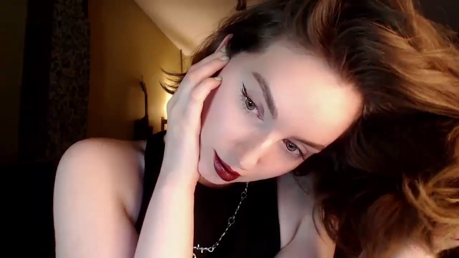 Gallery image thumbnail from Red_Lips_Girl's myfreecams stream on, 05/30/2024, 22:24 image 12 of 20