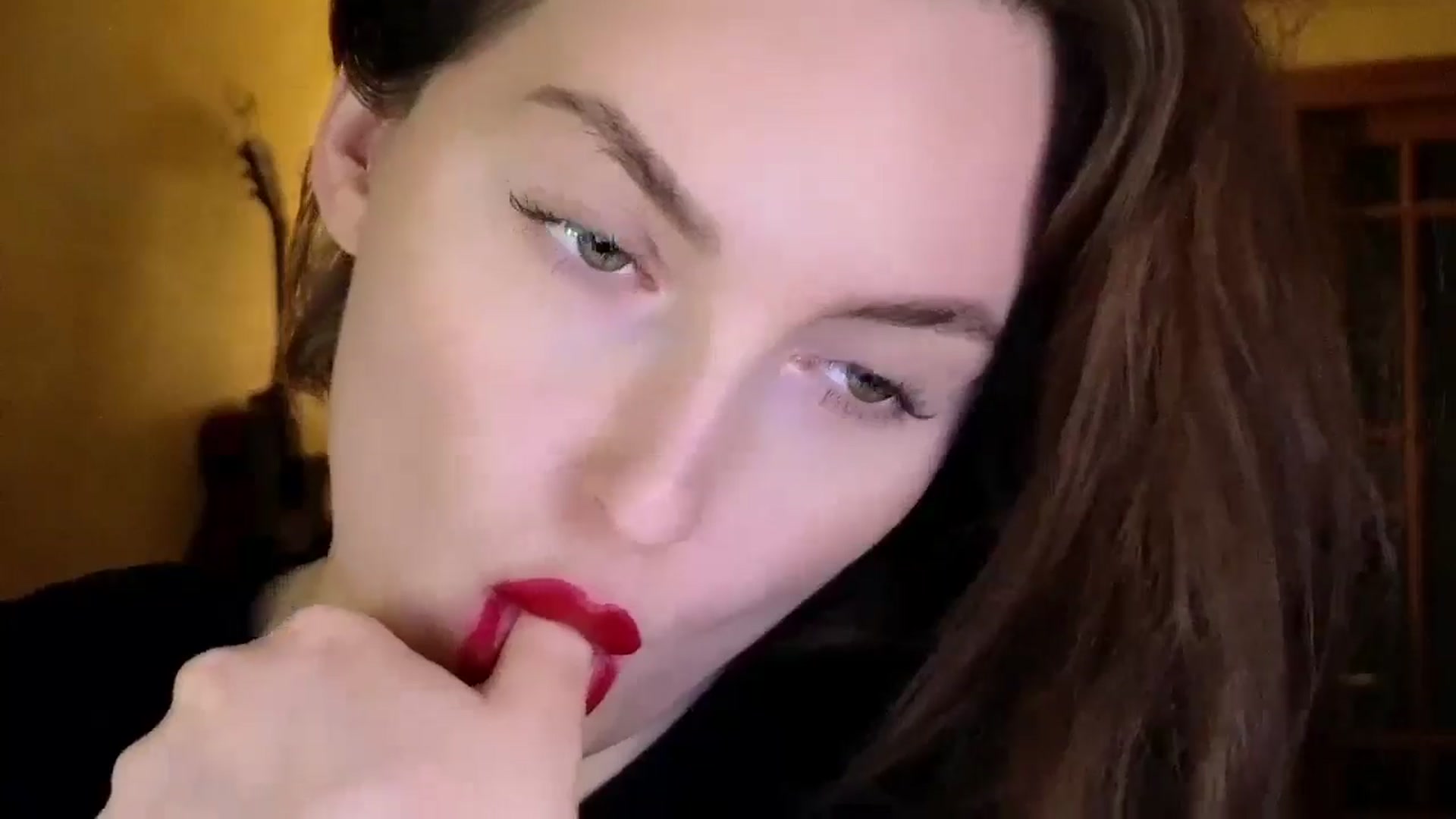 Gallery image thumbnail from Red_Lips_Girl's myfreecams stream on, 06/12/2024, 23:32 image 17 of 20