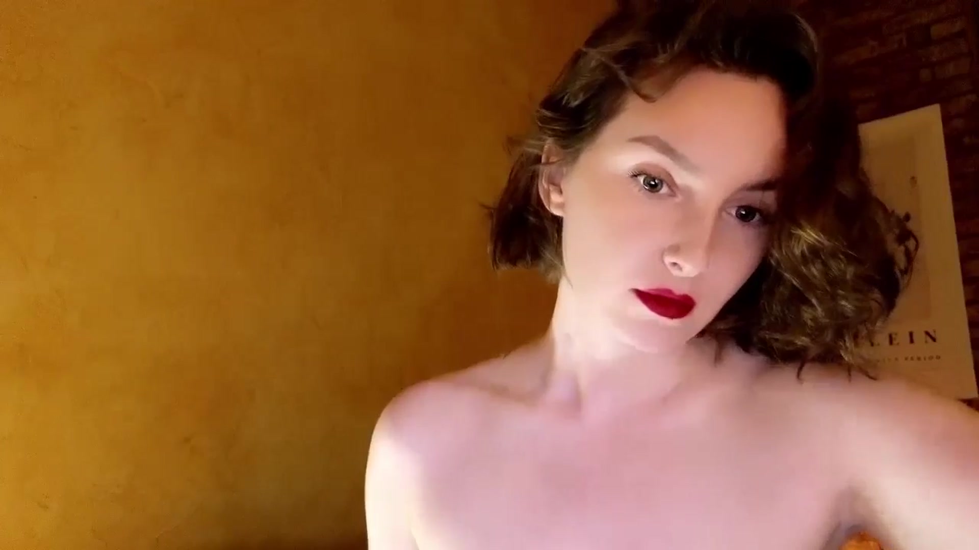 Gallery image thumbnail from Red_Lips_Girl's myfreecams stream on, 06/17/2024, 23:30 image 16 of 20
