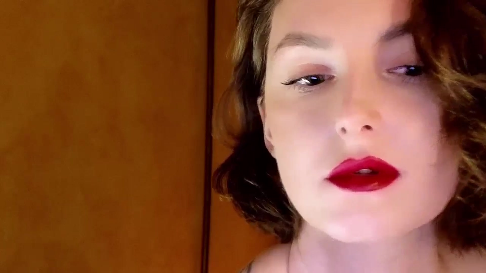 Gallery image thumbnail from Red_Lips_Girl's myfreecams stream on, 06/17/2024, 23:30 image 17 of 20
