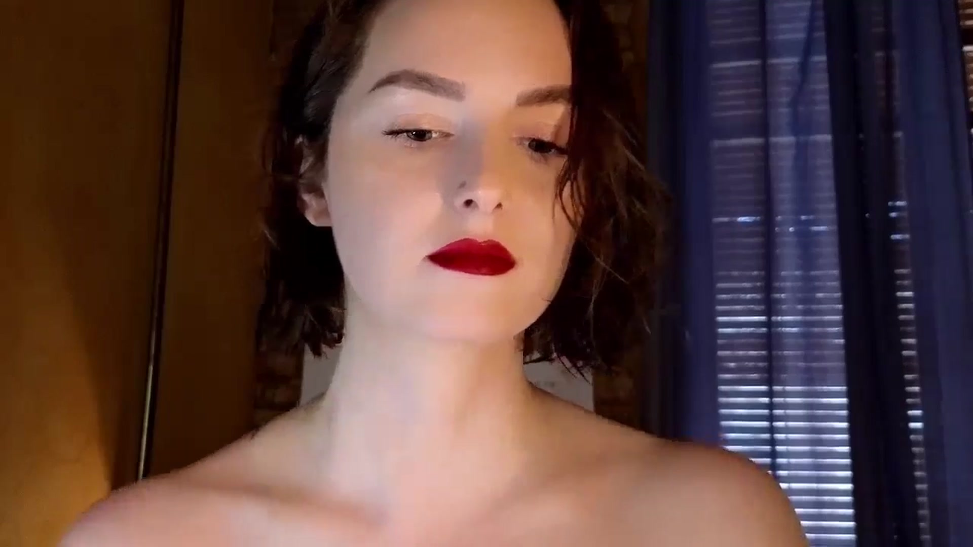 Gallery image thumbnail from Red_Lips_Girl's myfreecams stream on, 06/24/2024, 18:31 image 12 of 20