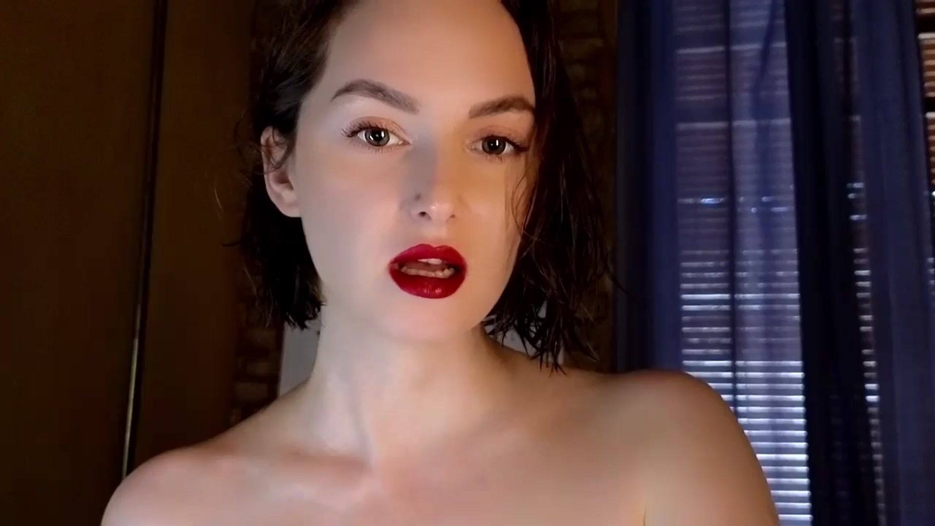 Gallery image thumbnail from Red_Lips_Girl's myfreecams stream on, 06/24/2024, 18:31 image 9 of 20
