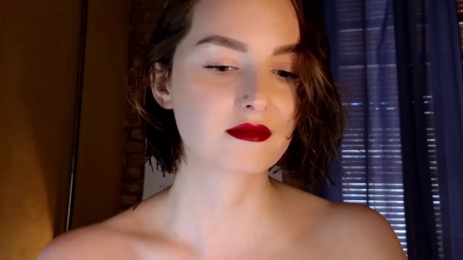 Gallery image thumbnail from Red_Lips_Girl's myfreecams stream on, 06/24/2024, 18:31 image 13 of 20