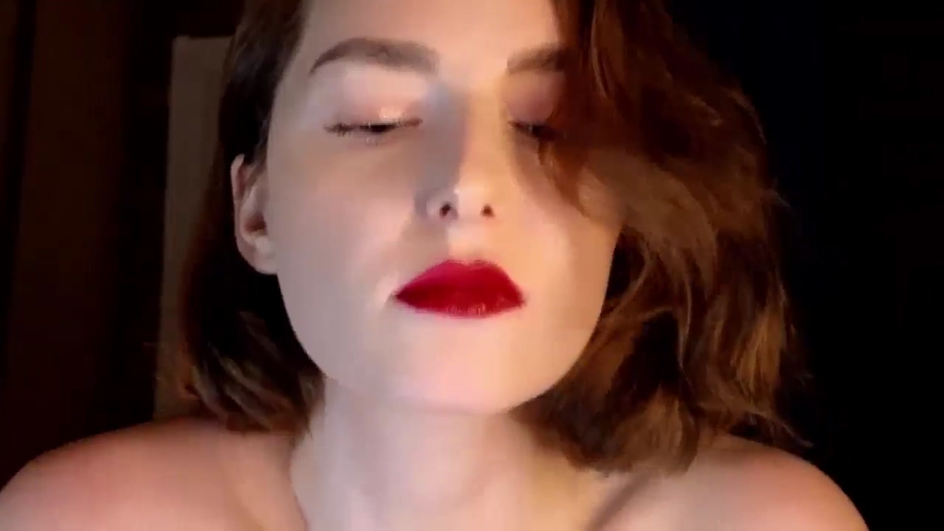 Gallery image thumbnail from Red_Lips_Girl's myfreecams stream on, 06/24/2024, 21:09 image 17 of 20