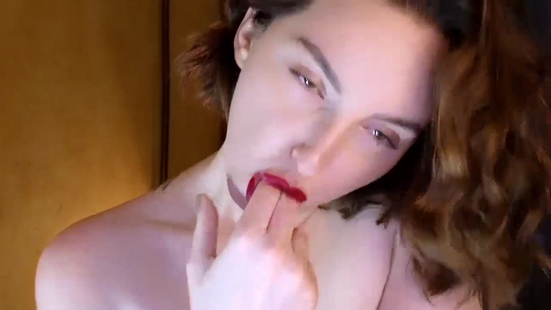 Gallery image thumbnail from Red_Lips_Girl's myfreecams stream on, 06/25/2024, 02:05 image 16 of 20