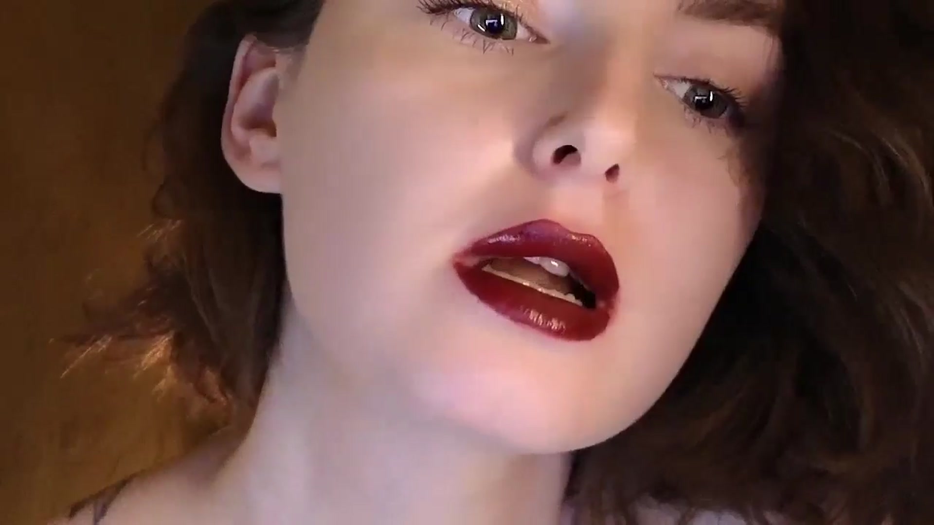Gallery image thumbnail from Red_Lips_Girl's myfreecams stream on, 06/25/2024, 23:23 image 17 of 20