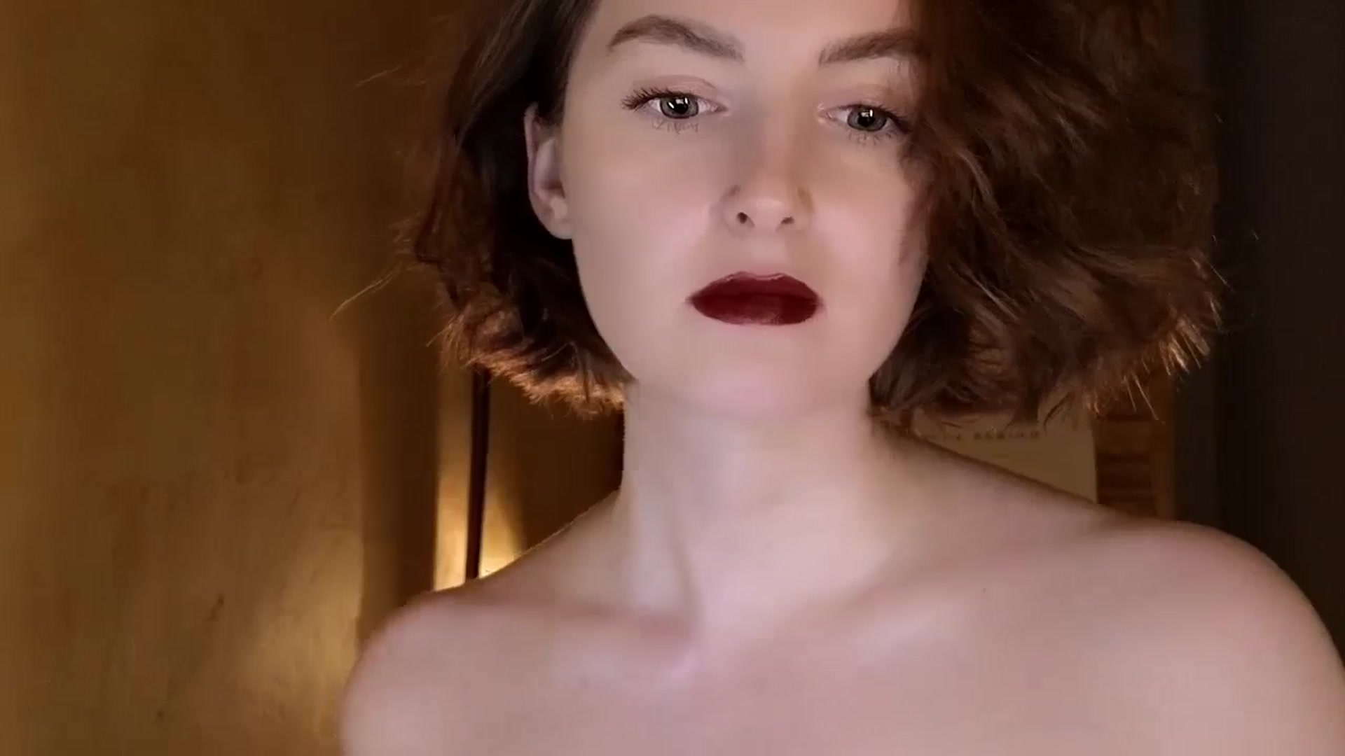 Gallery image thumbnail from Red_Lips_Girl's myfreecams stream on, 06/26/2024, 24:55 image 17 of 20