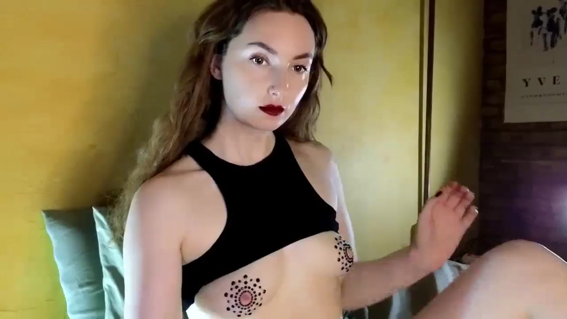 Gallery image thumbnail from Red_Lips_Girl's myfreecams stream on, 07/31/2024, 23:12 image 5 of 20
