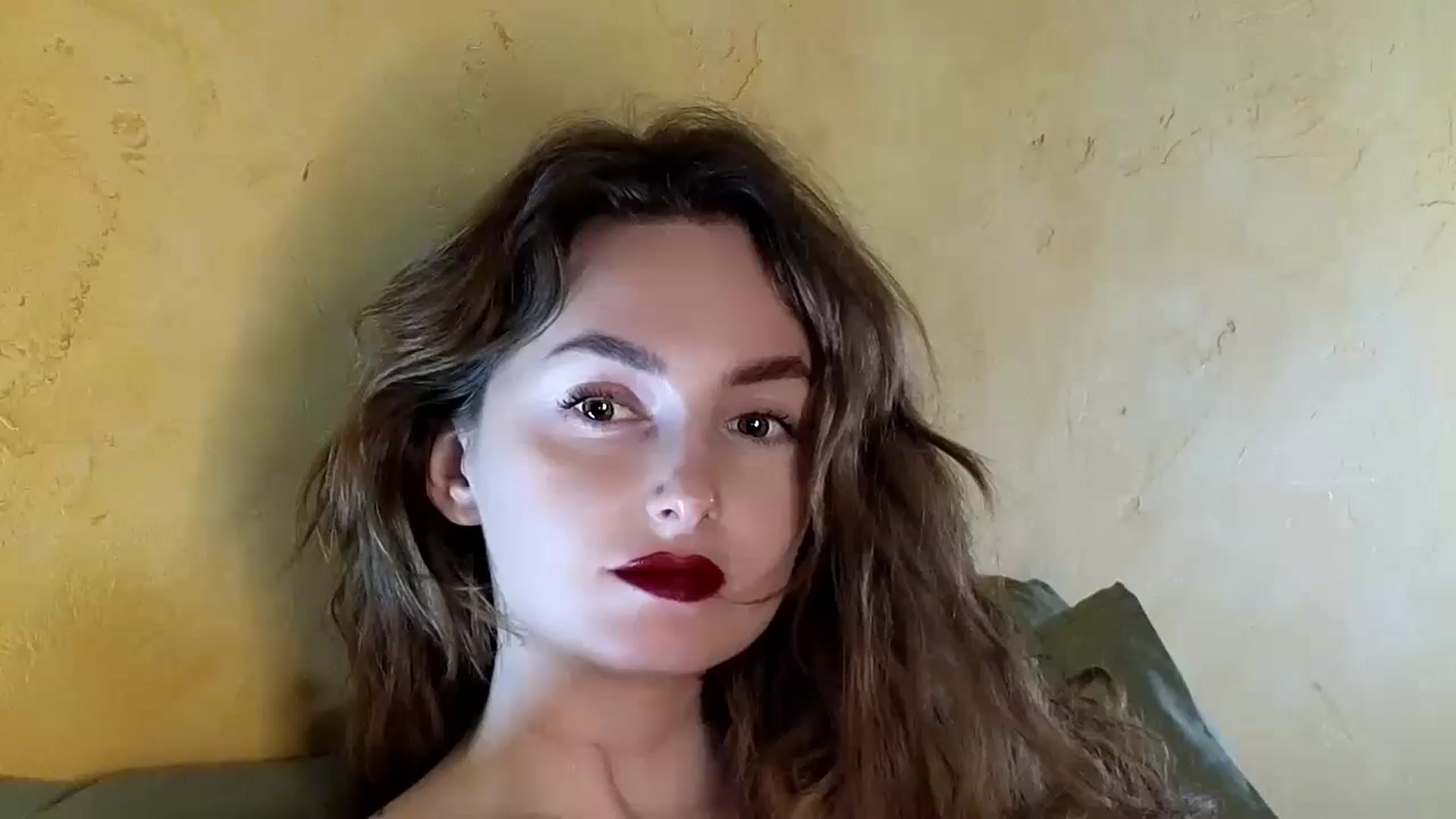 Gallery image thumbnail from Red_Lips_Girl's myfreecams stream on, 07/31/2024, 23:40 image 17 of 20